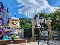 [포토] 추석 명절, 대전 오월드 아찔한 줄타기