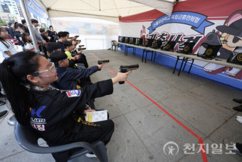 [포토] 독립군훈련 체험하는 시민들