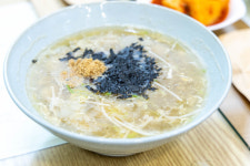 속초 중앙시장에서 만나는 신토불이 감자옹심이, 가족의 정성이 담긴 한 그릇