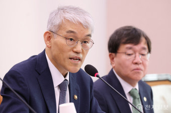 [포토] 질의 답변하는 천대엽 법원행정처장