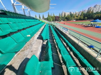 [포토] 천안종합운동장 보조경기장 기물… 파손 방치