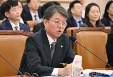 [포토] 김정원 헌재 사무처장, 질의 답변