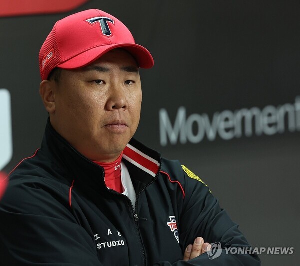 KIA 타이거즈 이범호 감독, 주루 방해 항의에 퇴장... 어려운 상황 속 관전 경기[[로봇]]