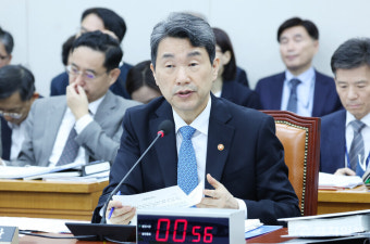 내년 AI 교과서 도입 부작용 우려에 이주호 
