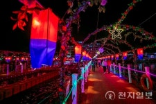 남원시, 청사초롱으로 관광객 발길 사로잡아