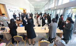 [포토 종합] 문전성시 이룬 2024 명사초청 인문학 특강 … 동방의 빛-광복