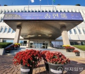 창녕슈퍼텍고, 국화 화분 기부로 따뜻한 나눔 실천