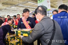 청송군, 수도권 하나로마트서 신선함 가득한 꼭지사과 홍보 및 판매행사 시행