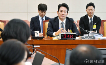 [포토] 질의 답하는 박장범 KBS 사장 후보자