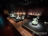 푸른 세상을 빚다 고려인이 담아낸 상형청자의 아름다움