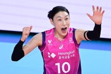 배구여제 김연경, 제 2의 전성기… 흥국생명 독주 체제 이끌어