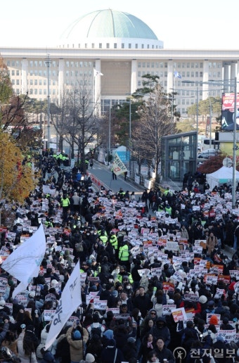 [포토] 계속되는 尹 탄핵 촉구 외침
