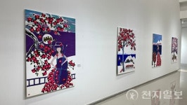 신안군 저녁노을미술관 1004송이 동백꽃 전시
