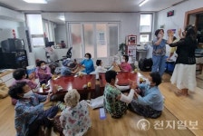 신안군 찾아가는 이야기 보따리 어르신 건강 지원