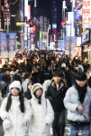 [포토] 크리스마스 이브 북적이는 명동
