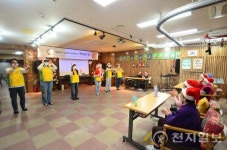 신자봉 구미지부, 어르신 위한 평화의 등불 만들기 진행