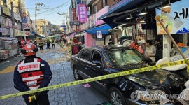 서울 목동 깨비시장에 70대 운전자 차량 돌진… 13명 부상