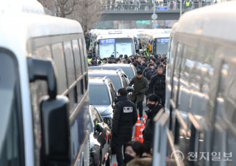 [포토] 대통령 관저 진입 시도하는 공수처·경찰