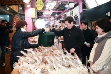 이상일 용인시장, 설 명절 앞두고 전통시장·사회복지시설 방문