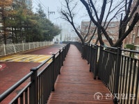 안성시, 양진초등학교 통학로 안전 개선 위한 데크 보도 설치 완료