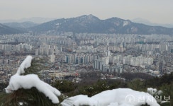 [포토] 북한산에서 바라본 불암산과 서울 도심