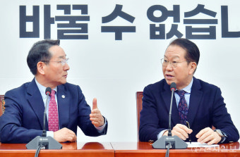 [포토] 대화 나누는 권영세-유정복