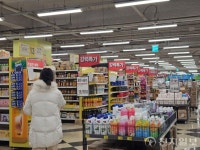 내수 한계 유통업계, 소매판매 21년 만에 최악 해외로 눈 돌려