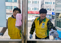 우리가 그린(Green) 목포 정화 활동⋯ 폭설로 더러워진 버스정류장 깨끗하게