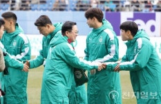 이장우 대전시장, 대전하나시티즌 힘찬 출발 응원