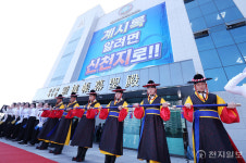 [포토] 신천지 이만희 총회장 맞이하는 하늘문화예술단