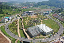 진주시 두메실농업테마파크에 관람객들 발길… 연중 무료 운영