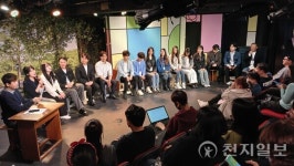 [포토] 연극 남사친여사친 1주년 기념 관객과의 대화 뜨거운 호응