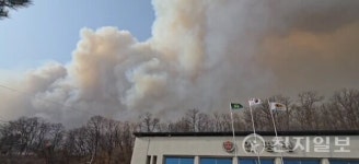 [포토] 의성군 안평면사무소 하늘 덮은 불구름