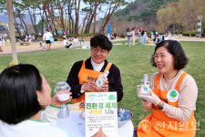 소중한 물 아껴 쓰고, 자원 재활용 실천해 환경을 지켜요