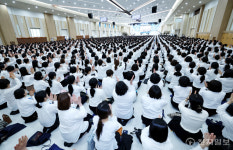[포토] 신천지 이만희 총회장, 광주교회 정오예배 말씀 선포