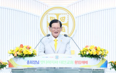 [포토] 신천지 이만희 총회장, 정오예배 말씀 선포