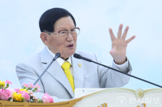 [포토] 원주교회 정오예배 말씀 전하는 신천지 이만희 총회장