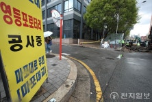 [포토] 애오개역 앞 땅꺼짐 복구 작업 진행 중