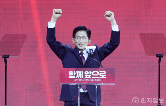 [포토] 지지자들에게 인사하는 김문수 대선후보