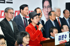 [포토] 전직 국회의원들, 김문수 후보 지지 성명 발표