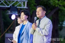 이재준 수원시장, 수원연극축제 찾아 시민과 함께 공연 관람