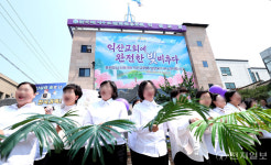 [포토] 신천지 이만희 총회장, 도마지파 익산교회 방문
