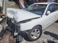 부산 사하구서 70대 운전 택시 인도 덮쳐… 4명 부상