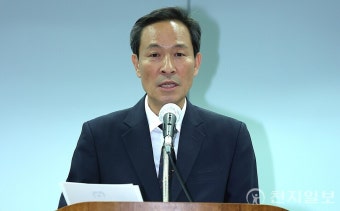 우상호 대통령실 정무수석, 6·15 남북정상회담 25주년 기념식 출석...이재명 대통령 축사 대독