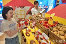 [마트·편의점·커머스] 롯데百·이마트24·쿠팡·신세계百·팝마트 코리아