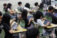 [경기 디지털선도학교 탐방②] 화성 화원초등학교, 하이러닝으로 여는 미래형 교실…교육을 바꾸다