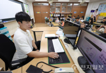 [경기 디지털선도학교 탐방②] 화성 화원초등학교, 하이러닝으로 여는 미래형 교실…교육을 바꾸다