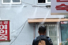 [포토] 폭염경보, 쪽방촌 쿨링포그 역부족