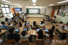 [경기 디지털선도학교 탐방③] 파주 임진초등학교, 하이터치로 연결된 AI 맞춤형 수업… 디지털로 더 따뜻한 교실을