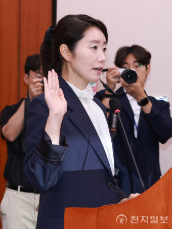 [포토] 인사청문회 선서하는 강선우 후보자